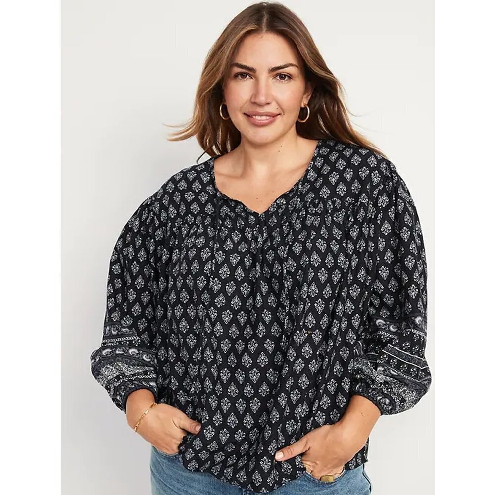NWT Old Navy Womens Printed Smocked  Long Sleeve V Neck Blouse Size S